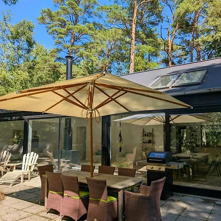 Modern Oasis In The Middle Of The Forest In Semesterbostad *